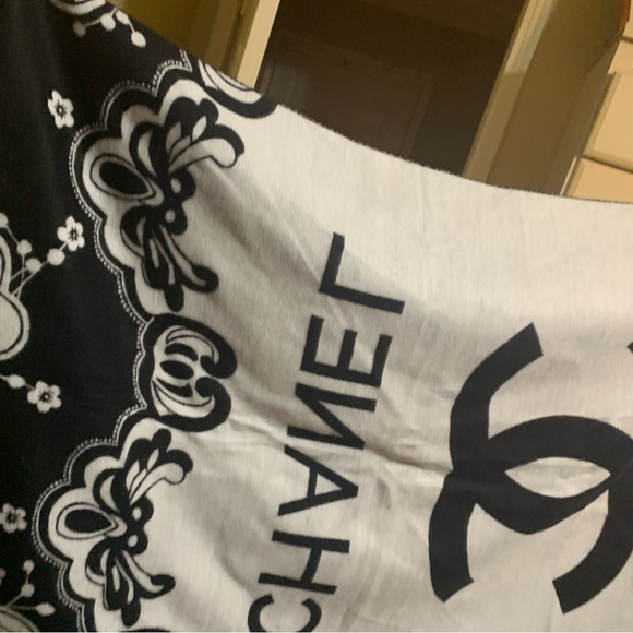 Vintage new “CHANEL”Monochrome Logo Scarf - Picture 5 of 7